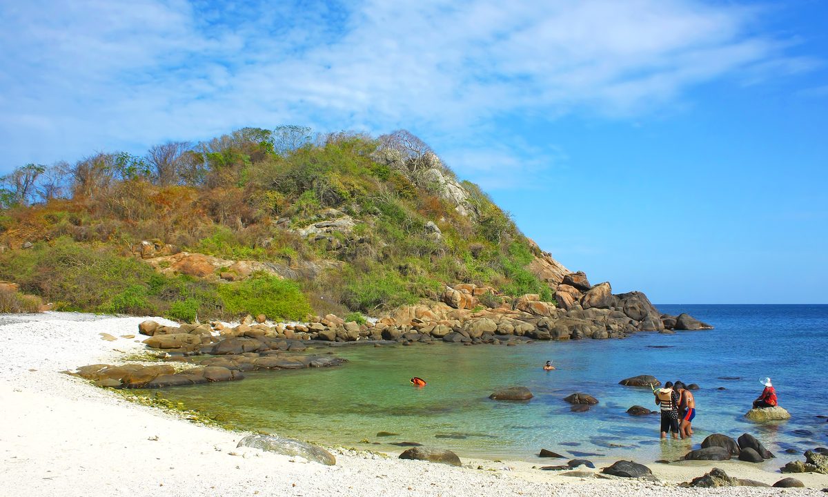 The white coral beach and shallow bay at Pigeon Island